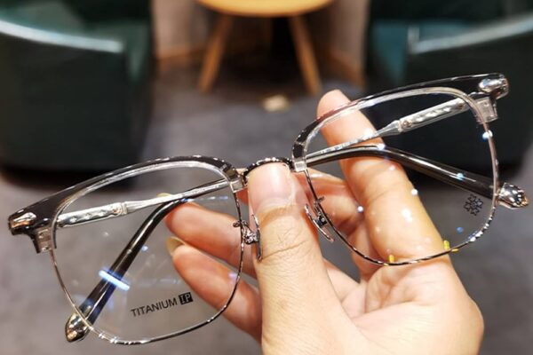 Embracing Style and Functionality: The Appeal of Half-Frame Reading Glasses